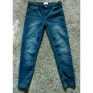 Celebrity Pink Mid Rise  Crop Skinny size 9